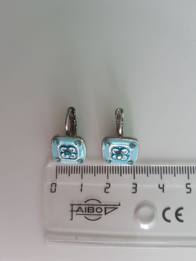 Pendientes cuadrados con diseño floral