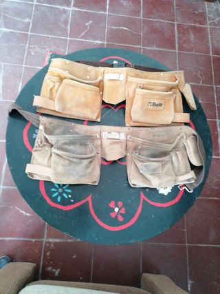 Dos Porta herramientas de cuero 