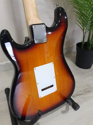 Guitarra  Stratocaster Sunburst( A ESTRENAR)