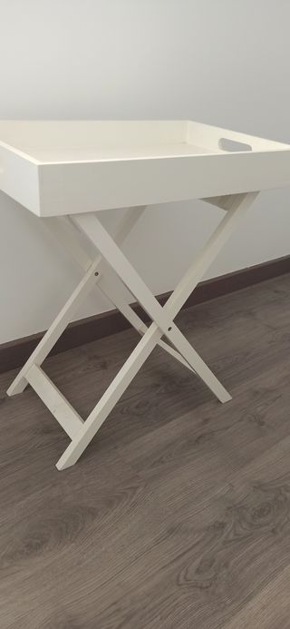 Mesita auxiliar plegable de madera blanca