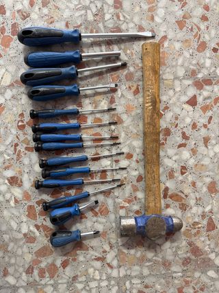 Juego destornilladores + martillo