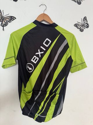 conjunto de ciclista. malla de tirantes y camiseta