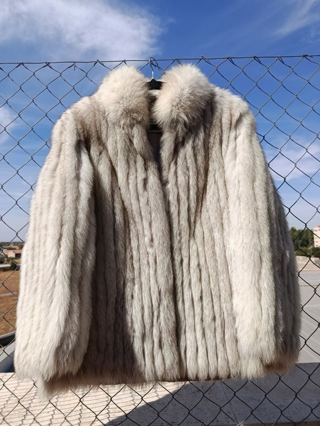 Abrigo imitación zorro polar gris y blanco