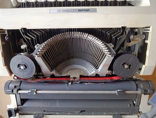 Máquina de escribir Olivetti Lettera 42