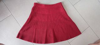 Falda de punto roja acampanada