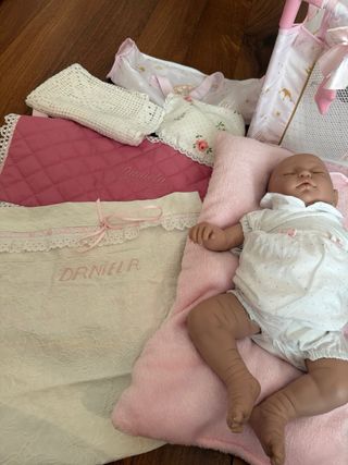 Muñeca Reborn con Cuna y Accesorios