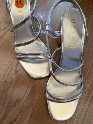 Sandalias Unisa doradas tacón tiras finas talla 42