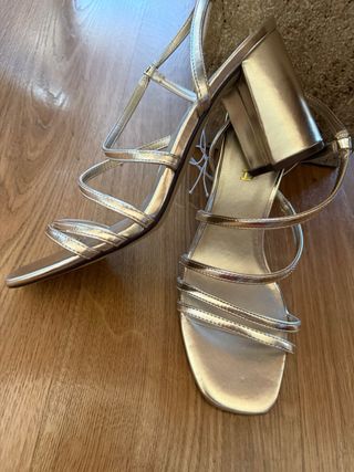 Sandalias Unisa doradas tacón tiras finas talla 42