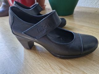 Zapatos negros muy cómodos