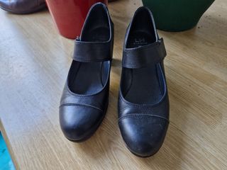 Zapatos negros muy cómodos
