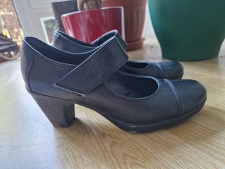 Zapatos negros muy cómodos