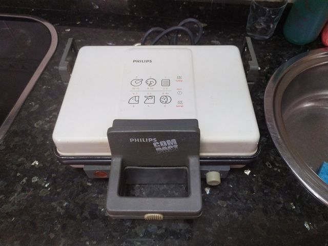 Sandwichera Philips Compact