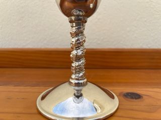 Copas de latón plateadas con pie retorcido