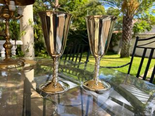 Copas de latón plateadas con pie retorcido