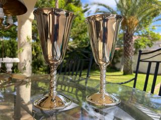 Copas de latón plateadas con pie retorcido