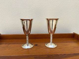 Copas de latón plateadas con pie retorcido