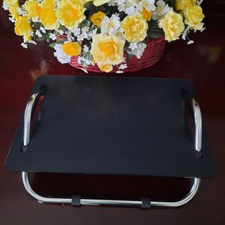 Reposapiés DAGOTTO IKEA, negro y plateado.