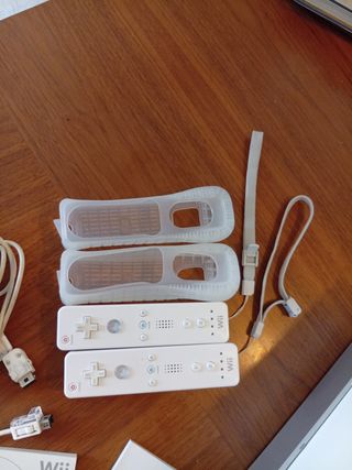 Nintendo Wii con manuales Wii Sports y Wii Play