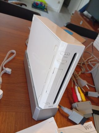 Nintendo Wii con manuales Wii Sports y Wii Play