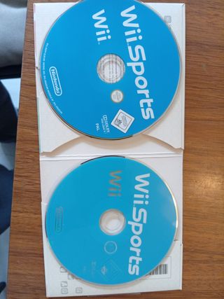 Nintendo Wii con manuales Wii Sports y Wii Play