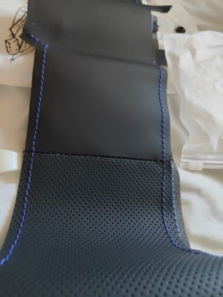 Funda Volante Cuero Costuras Azules