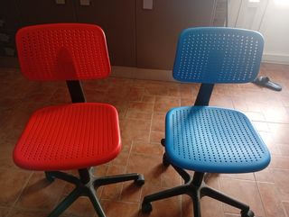 Silla de oficina roja y azul 25 euros las dos sill