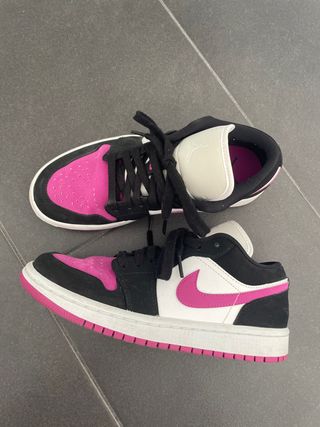 Nike Jordan Negro, Blanco y Lila