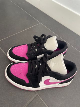Nike Jordan Negro, Blanco y Lila