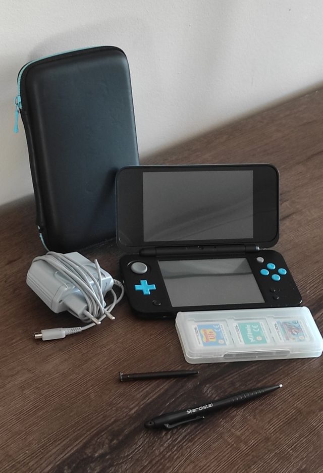 Nintendo New 2DS XL Negra y Azul