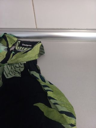 Camiseta Desigual verde y negra talla L Mujer