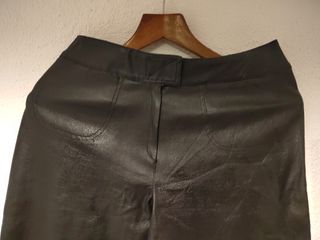 Pantalón polipiel negro