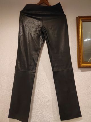 Pantalón polipiel negro