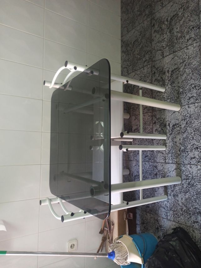 Mesita de cocina y 2 sillas