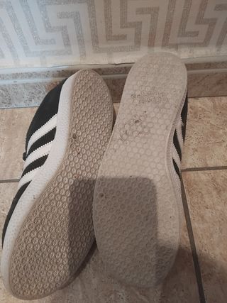 Adidas Gazelle negras y blancas