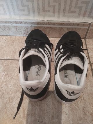 Adidas Gazelle negras y blancas