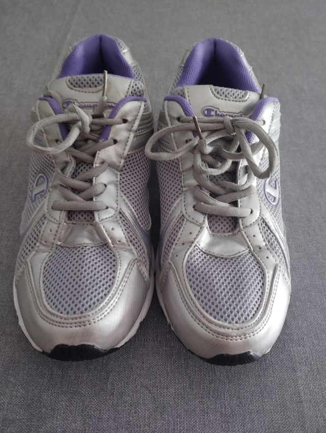 ZAPATILLAS CHAMPIONS plateadas y moradas Talla 41