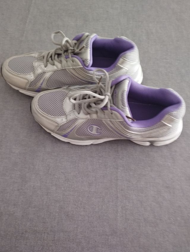 ZAPATILLAS CHAMPIONS plateadas y moradas Talla 41