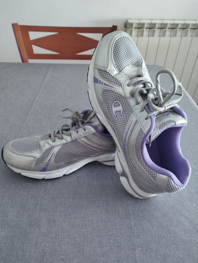 ZAPATILLAS CHAMPIONS plateadas y moradas Talla 41