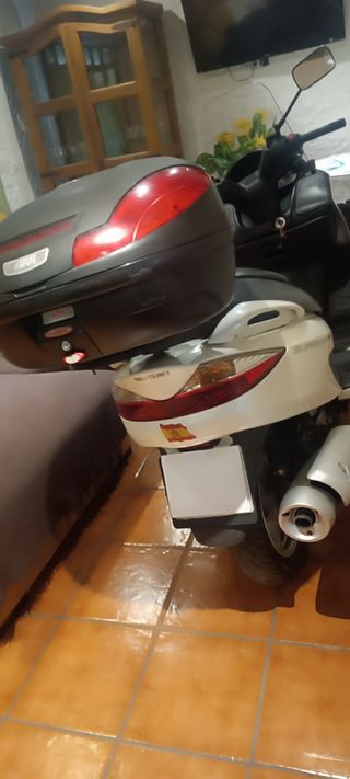 Suzuki burgmam 200 2013