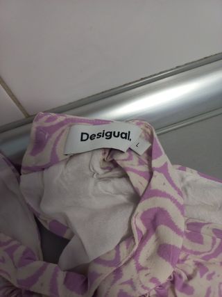 Camiseta Desigual cuello rosa talla L Mujer