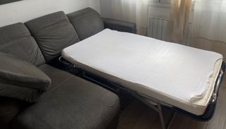 Sofá cama Natuzzi con chaise longue gris