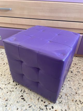 Puf cubo morado piel sintética