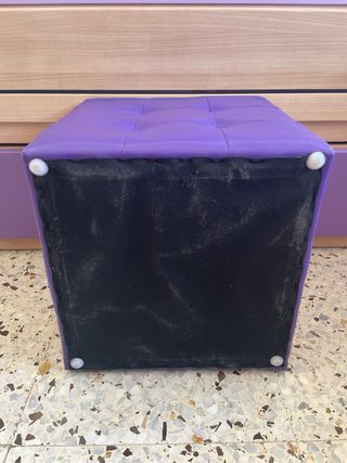 Puf cubo morado piel sintética