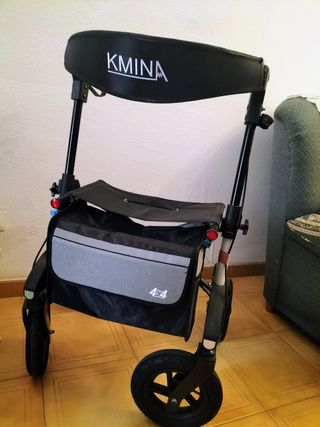 Andador Kmina 4X4  con asiento y bolsa.
