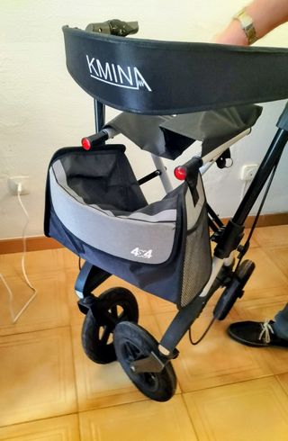 Andador Kmina 4X4  con asiento y bolsa.