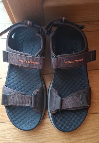 Sandalias Skechers Marrones y Negras