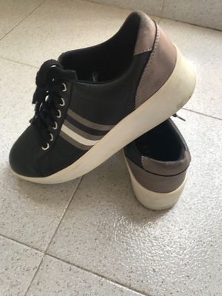 Deportivas Guess Negras y Grises