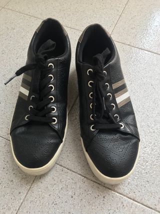 Deportivas Guess Negras y Grises
