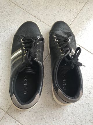Deportivas Guess Negras y Grises