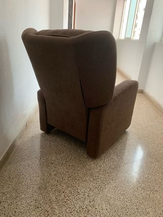 Sillón marrón de tela